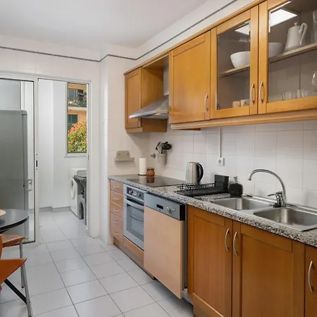 Madalenas Iii By An Island * Φουνκάλ