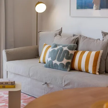 Madalenas Iii By An Island Apartment *