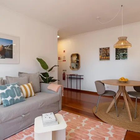 Madalenas Iii By An Island Apartment *